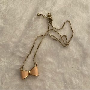 🐳 Pink & gold bow necklace